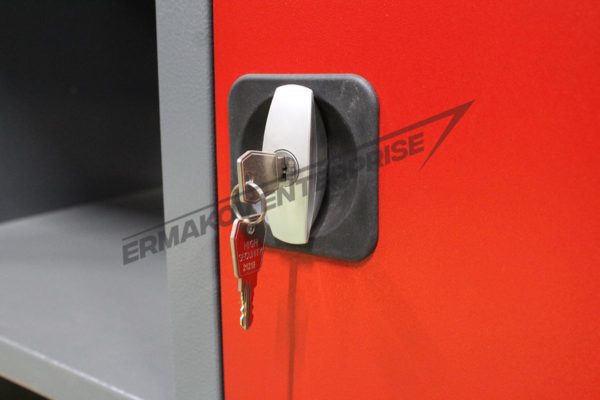 Фото замка с ригельной системой закрывания тумбы Фото замка с ригельной системой закрывания тумбы