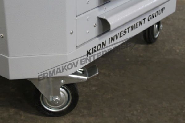 Установленный комплект колес на тележку Гефест Установленный комплект колес на тележку Гефест
