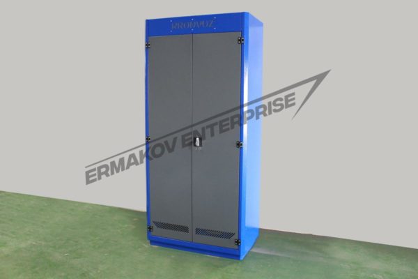 Вид сбоку металлического шкафа для инструмента Вид сбоку металлического шкафа для инструмента